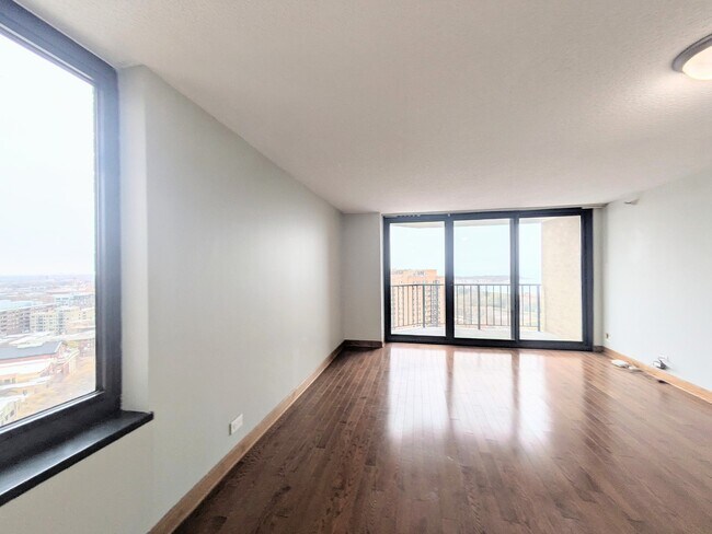 Building Photo - 3660 N Lake Shore Dr