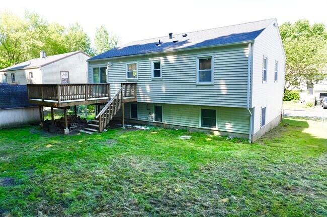Building Photo - 60 Sleepy Hollow Dr