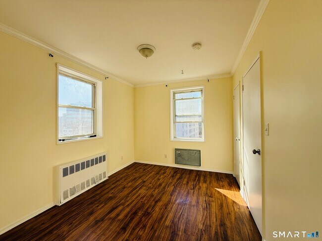 Building Photo - 39 Glenbrook Rd