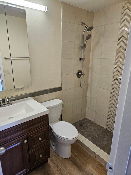 Building Photo - 607 W Wrightwood Ave