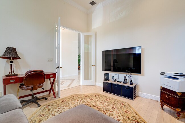 Building Photo - 119 Esperanza Way