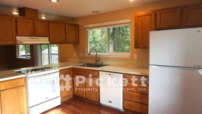 Building Photo - 10421 Ashley Cir NW