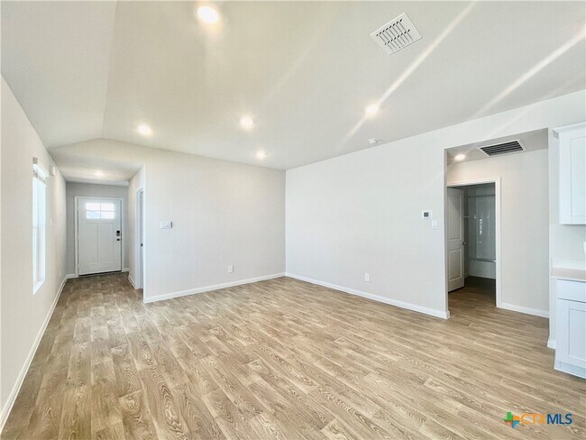 Building Photo - 245 New Albany Ln