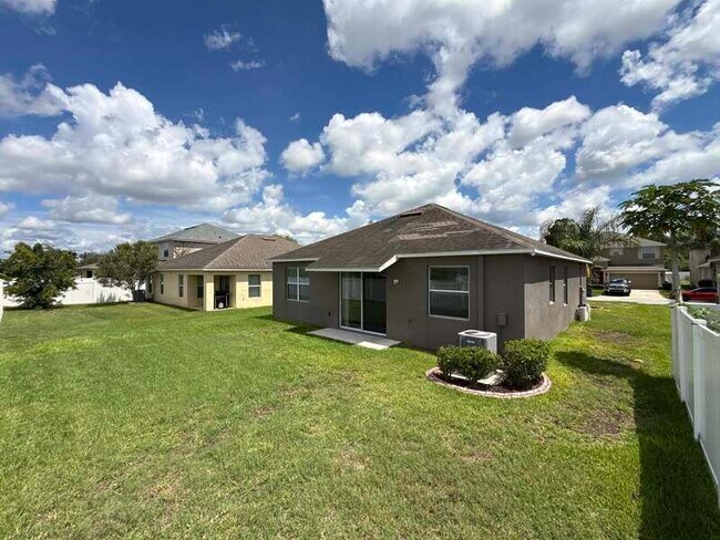 Building Photo - 930 Meadow Glade Dr
