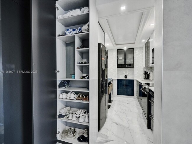 Building Photo - 400 Kings Point Dr