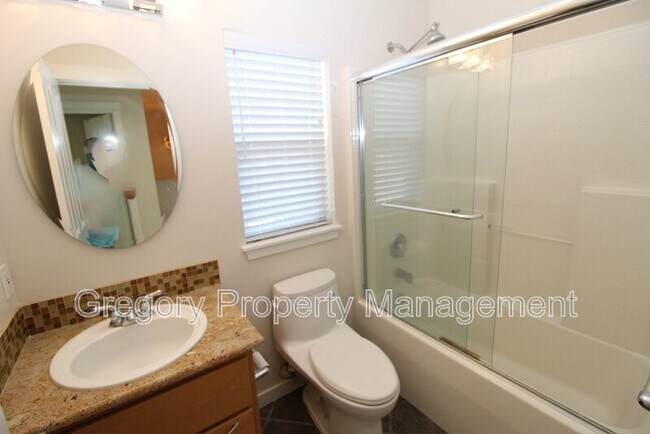Building Photo - 15720 NE 95th Way