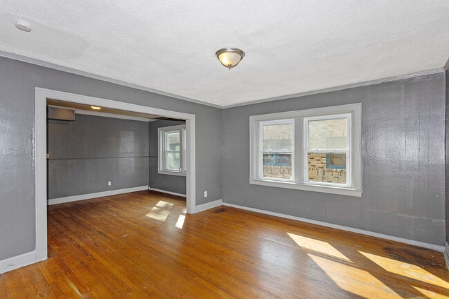 Building Photo - 3223 E 8th St