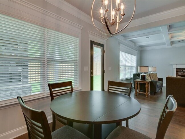 Building Photo - Centrally Located Home Sweet Home