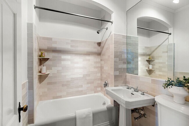 Building Photo - 120 Beacon St