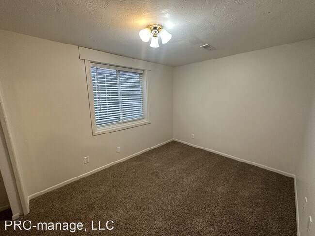 Building Photo - 5 br, 2 bath House - 1025 Homer Ave.