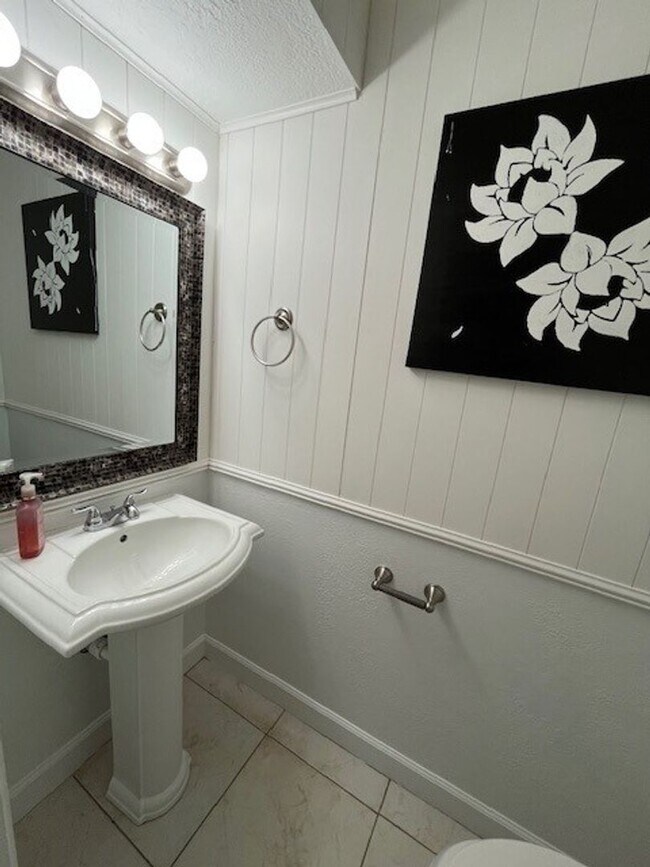 Building Photo - ***4 Bed 3.5 Bath in Tuscawilla!***