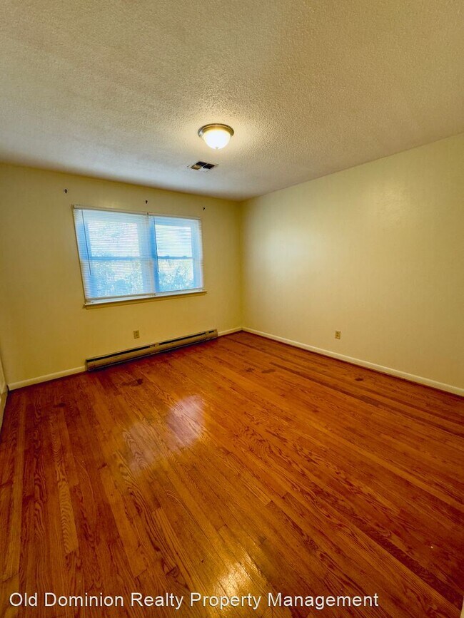 Building Photo - 2 br, 1.5 bath House - 548 Roosevelt Street