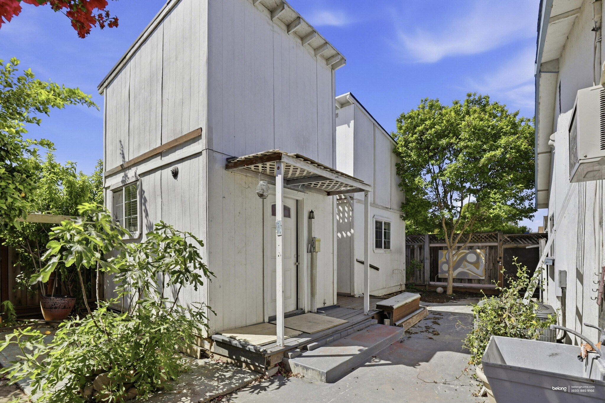 Building Photo - 1056 Hacienda Dr