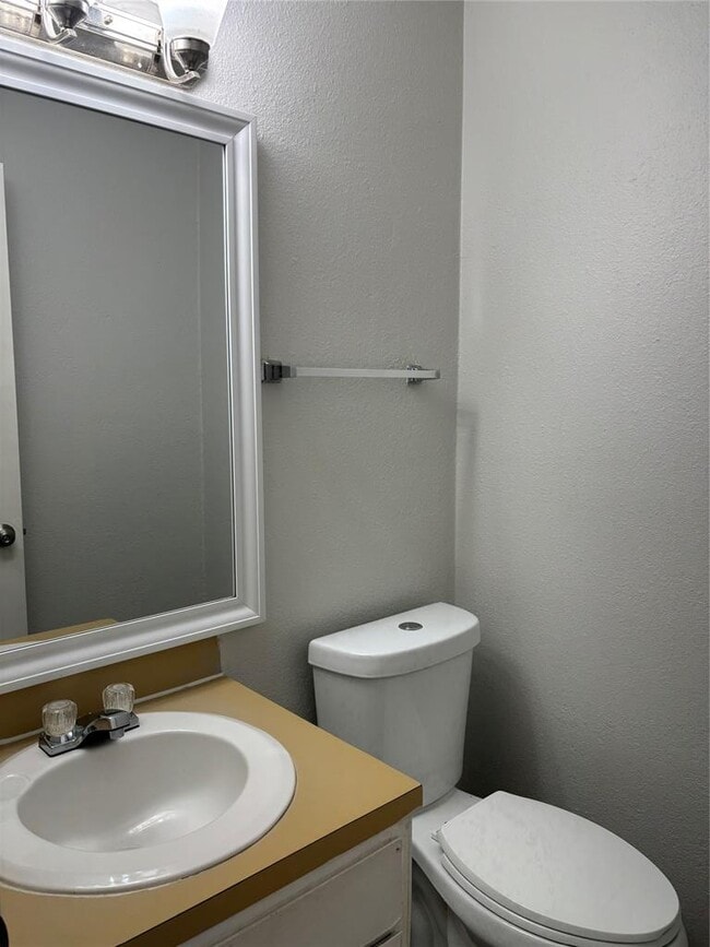 Building Photo - 1210 Southport Dr