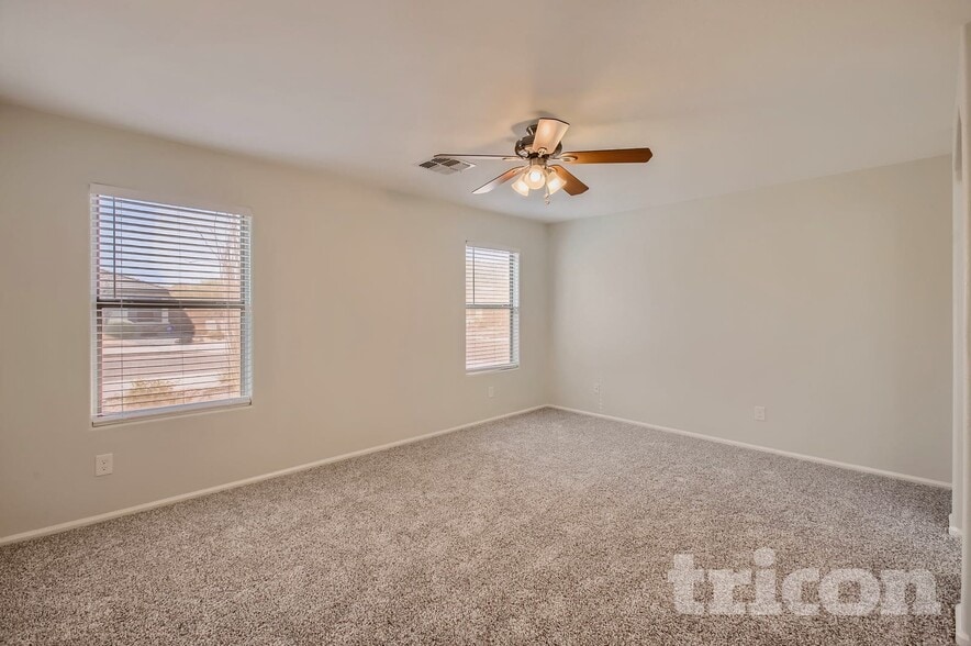 Building Photo - 8701 S 50th Dr