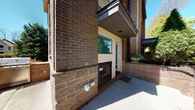 Building Photo - 420 Queens Rd