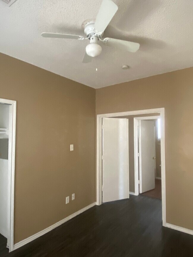 Building Photo - 1133 Southpointe Dr