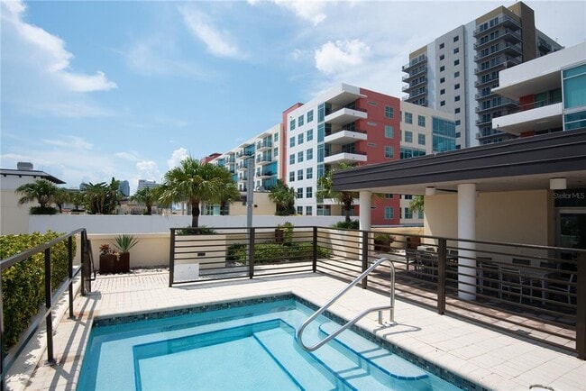 Building Photo - 1208 E Kennedy Blvd