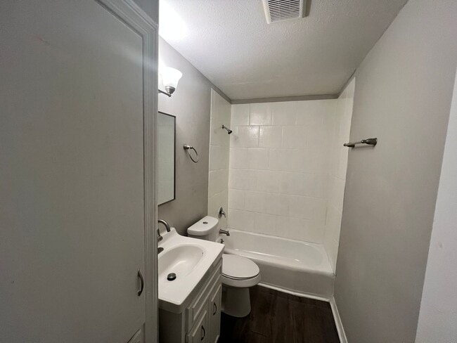 Building Photo - New to the Market!