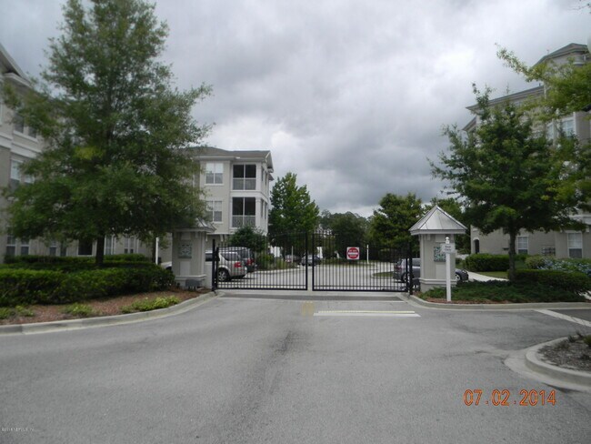 Building Photo - 1001 Monument Rd