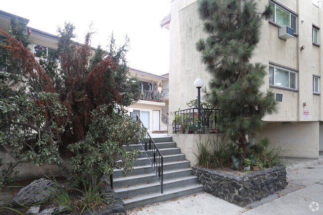 Building Photo - 3147 S Durango Ave