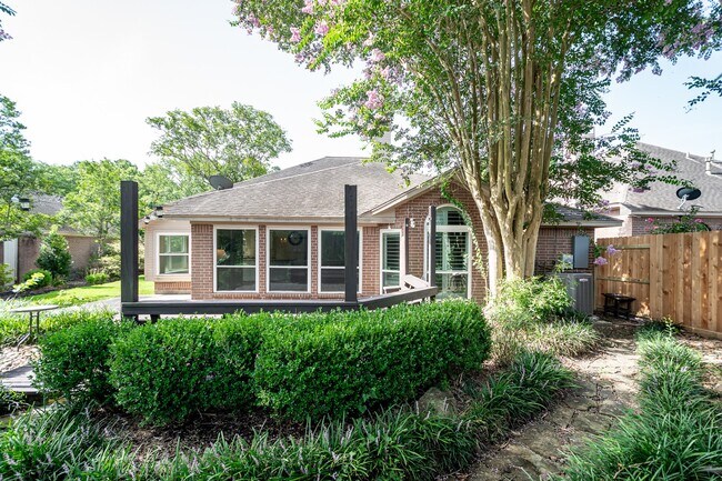 Building Photo - 2506 S Strathford Ln