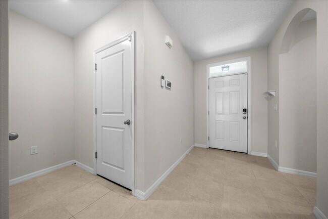 Building Photo - Move-In Ready! ***2 WEEKS FREE RENT**Beautiful 4-Bedroom Home with Modern Finishes & Room to Grow