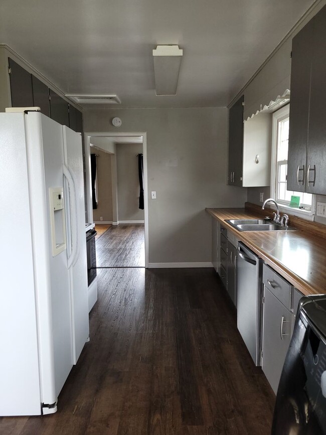 Building Photo - Adorable 3 bedroom 1.5 bathroom house for ...