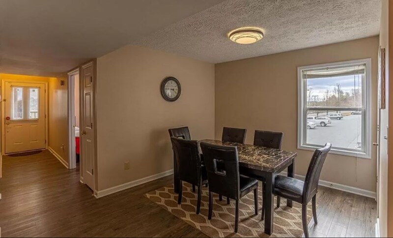 Building Photo - 800 Meadowview Dr