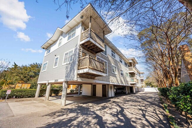 Building Photo - 414 28th Ave N