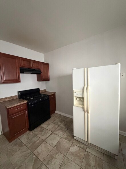 Building Photo - 691 Elizabeth Ave