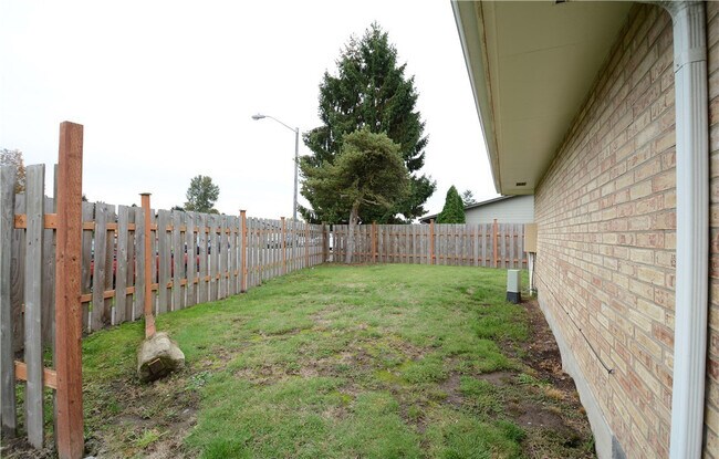 Building Photo - 2217 F St SE