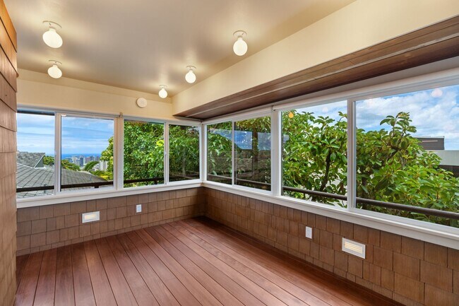 Building Photo - 2/2 Makiki Hts Home