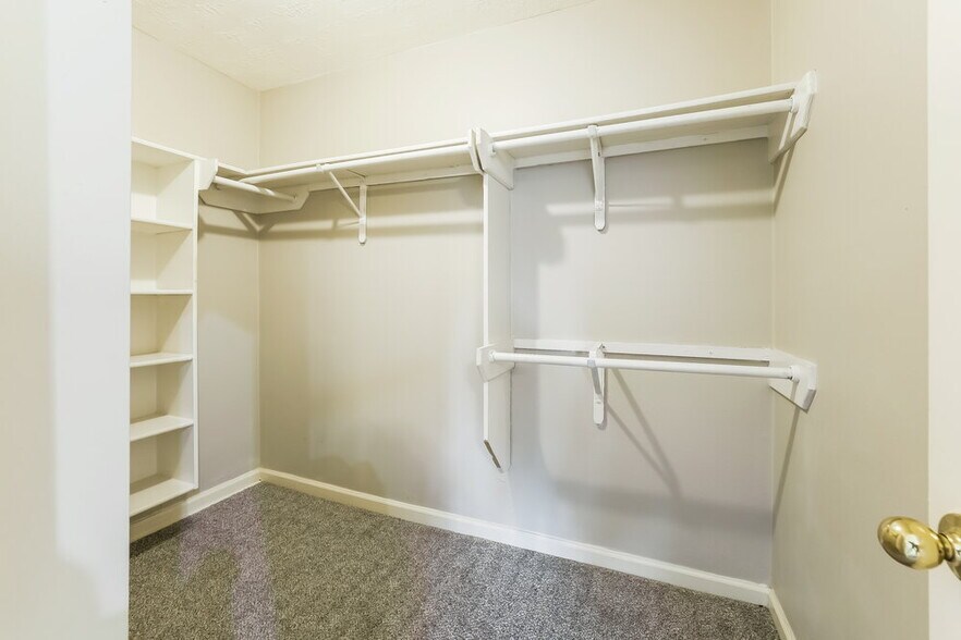 Building Photo - 18626 Droitwich Dr