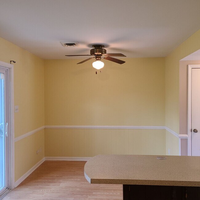 Building Photo - Incredible Townhouse in N Chesterfield!