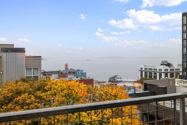 Building Photo - 2Bd/1.75Ba Seattle Condo