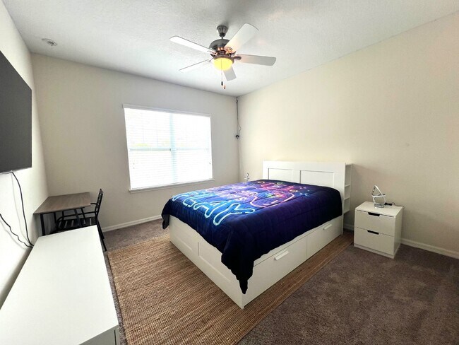 Building Photo - 1043 Taramundi Dr