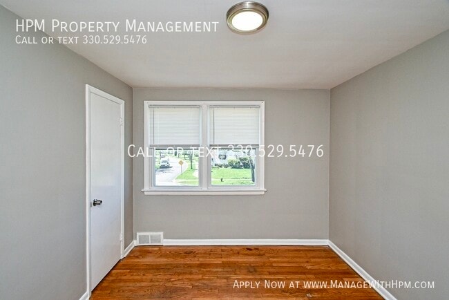 Building Photo - 885 S Green Rd