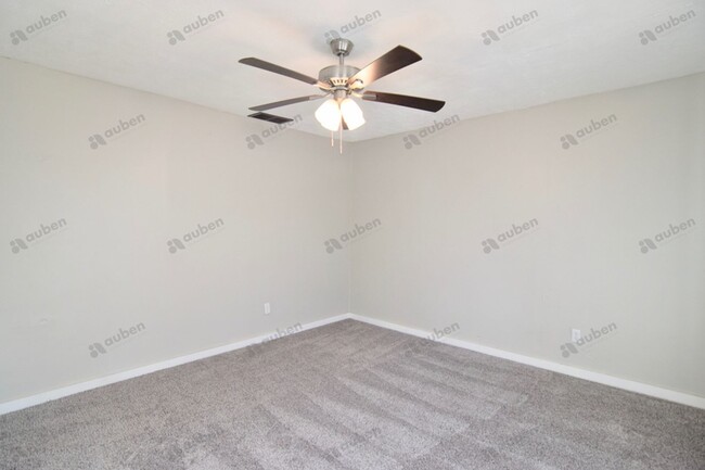 Building Photo - $875 -JUST REDUCED - Charming 2-Bedroom Ho...