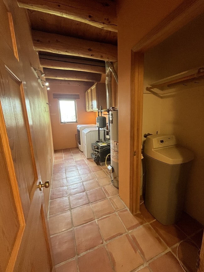Building Photo - 120 Los Cordovas