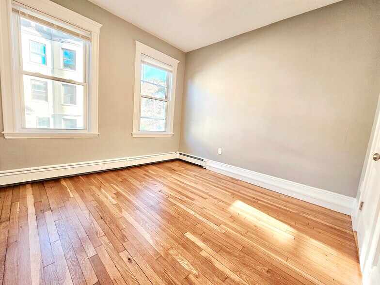 Building Photo - 141 Sutherland Rd