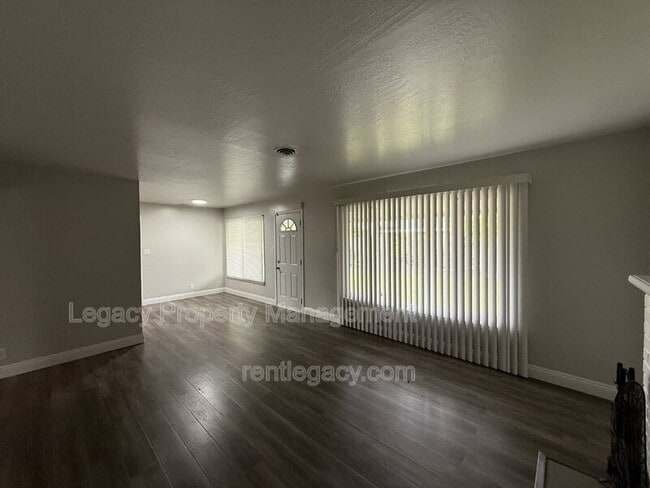 Building Photo - 2013 Edison Ave