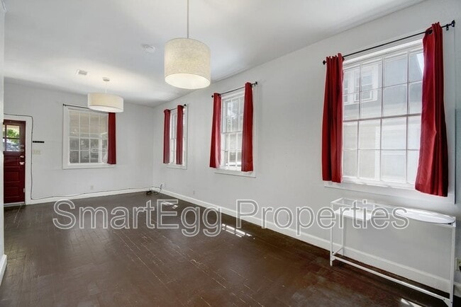 Building Photo - 920 E 51st St