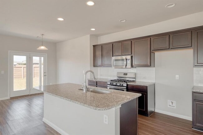 Building Photo - 108 Kleberg Ct