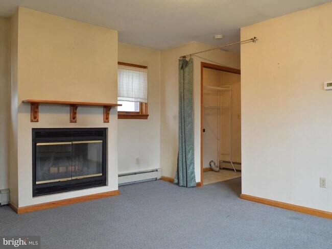 Building Photo - 2203 Fairview Ave