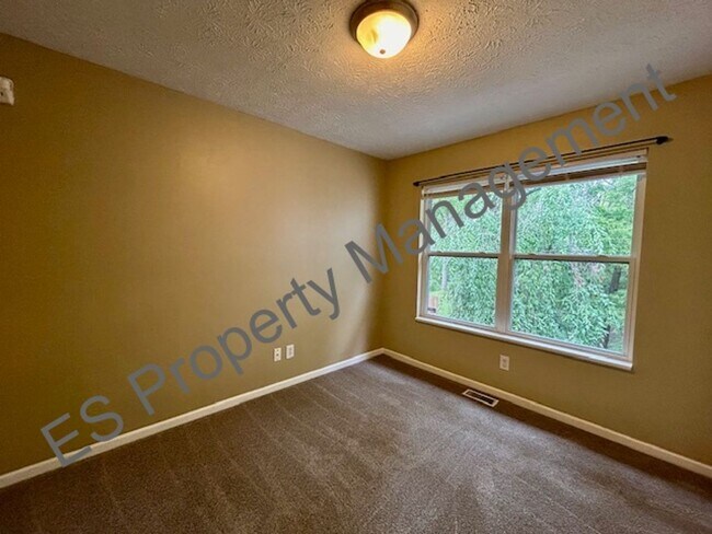 Building Photo - Wonderful 3 Bedroom 2.5 Bathroom Two Story...