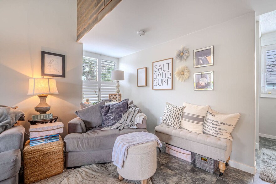 Building Photo - 137 Cordillo Pkwy