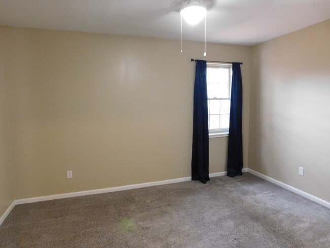 Building Photo - 842 Halifax Cir