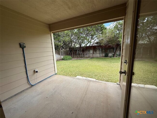 Building Photo - 1608 Lakeview Dr