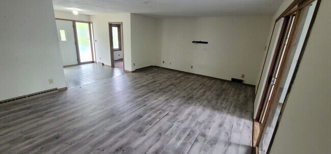 Building Photo - Duluth, MN - 6 bed - 3 bath - Single Famil...